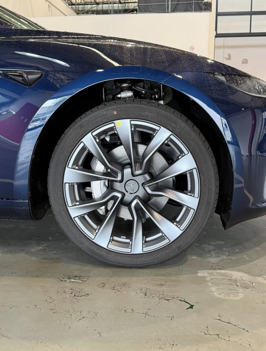 Tesla's 19" Dark Nova Wheels: 5 Details That Matter