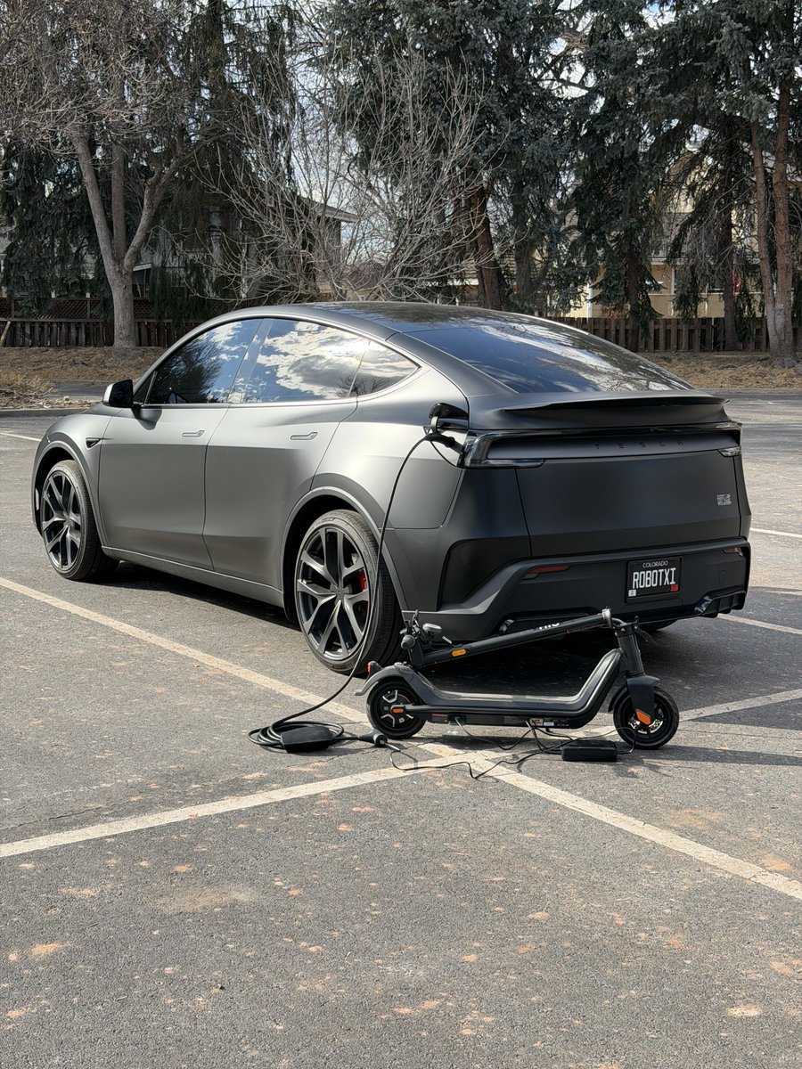 Model Y Performance V2L: Power Tools & Devices from Your Car