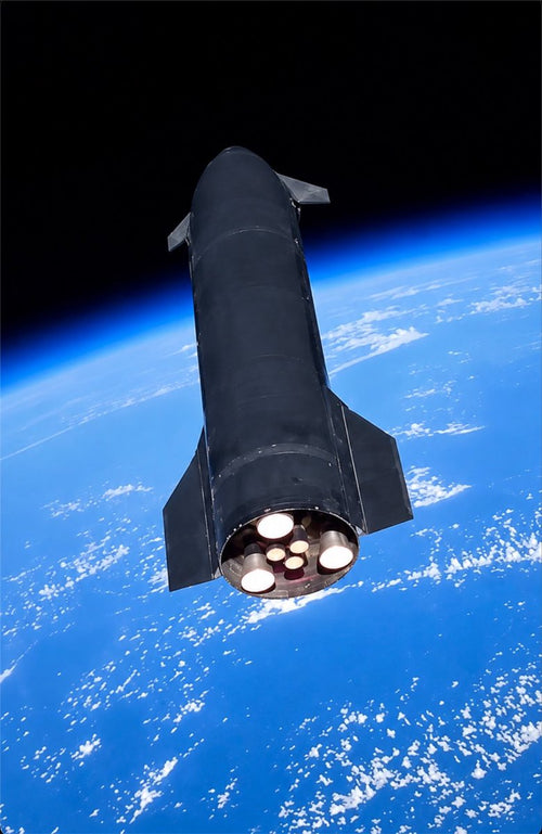 Starship Flight 13: Starlink Satellites Photograph the Rocket Mid-Flight
