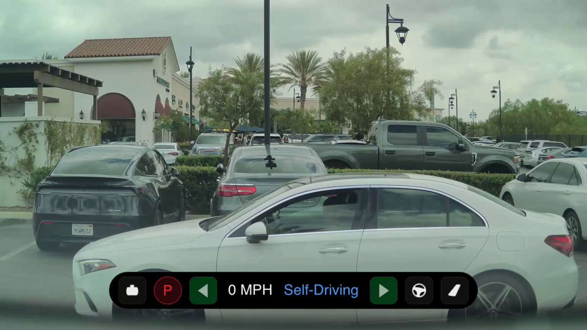 FSD v14.3.2 Backs Up to Nail a Right Turn — Proximity Awareness on Display