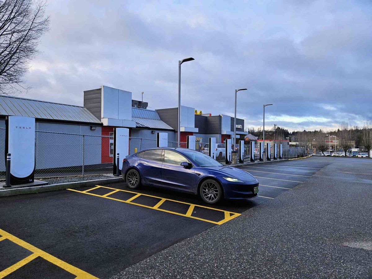 Tesla Plans World's Largest Supercharger: 400 V4 Stalls