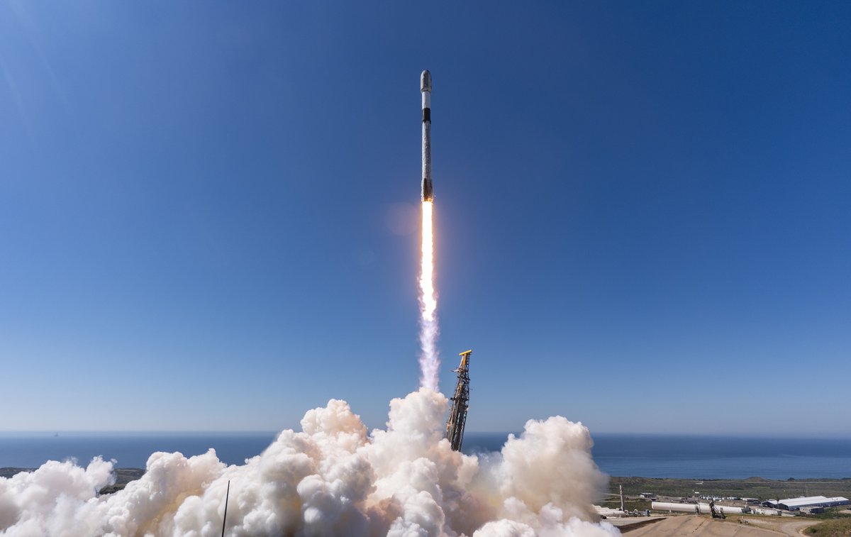 SpaceX Launches 25 Starlink Satellites, Tops 10,000 Active in Orbit