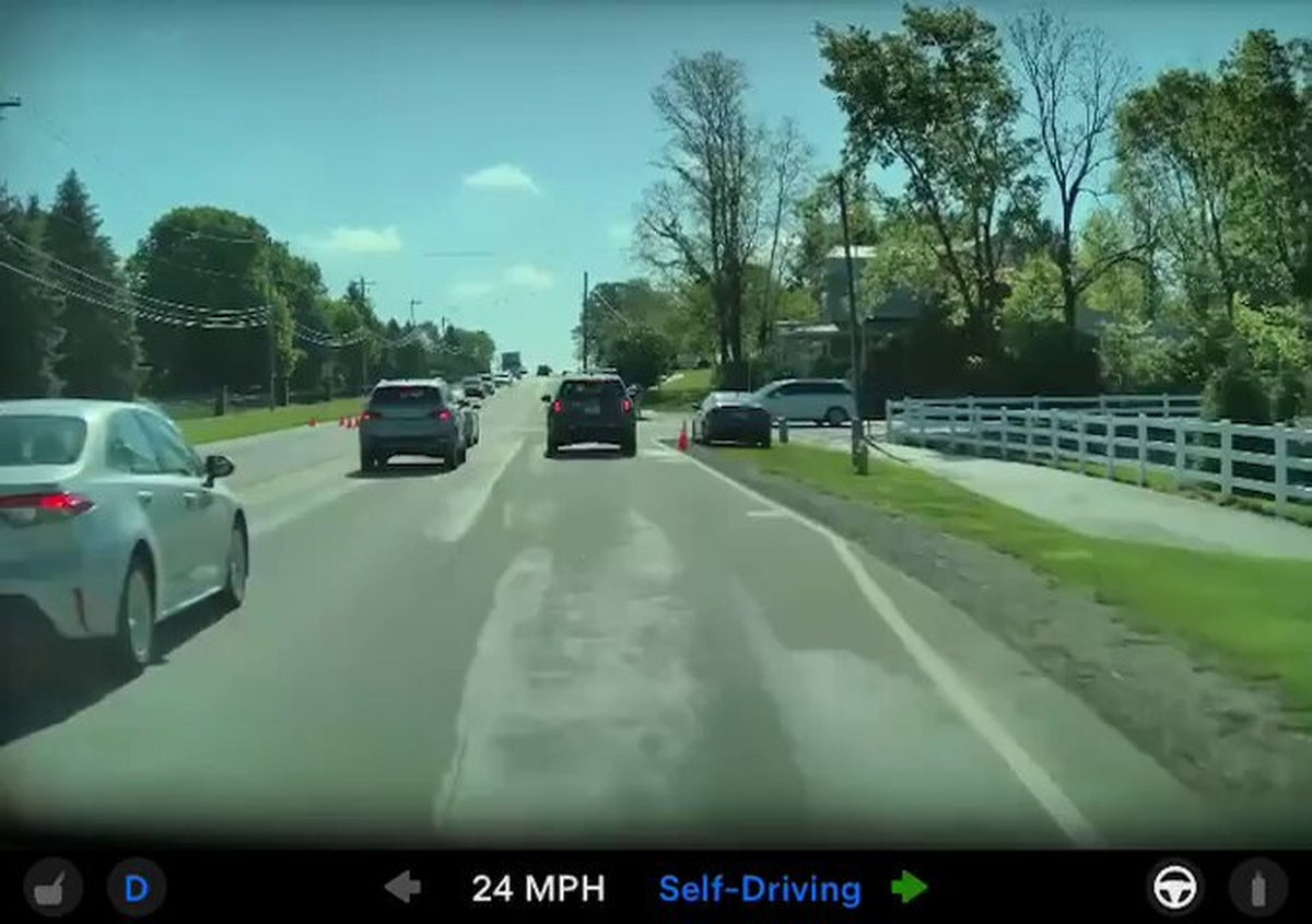 Tesla FSD V14 Now Reads Hand Signals in Real-World Driving