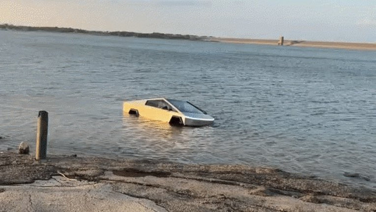 Cybertruck Sinks in Texas Lake During Wade Mode Test