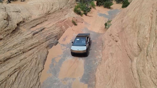 Cybertruck Conquers Hell's Gate on Stock Tires: How to Use Lockers