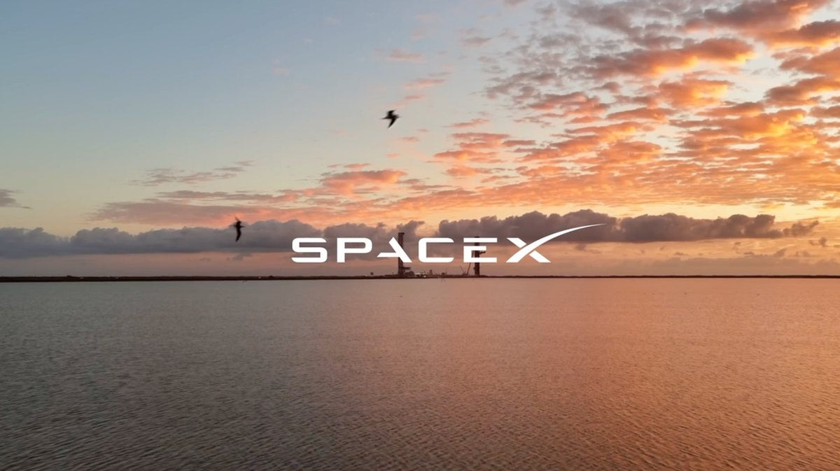 Oppenheimer Initiates SpaceX Coverage at $190 Target, $2.5T Cap