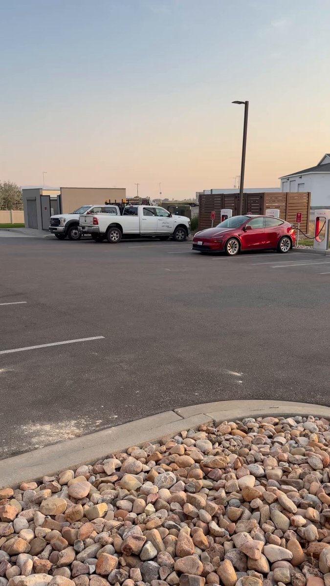 Tesla Supercharger UI Needs a Smarter Stall Warning, Says Prominent Owner
