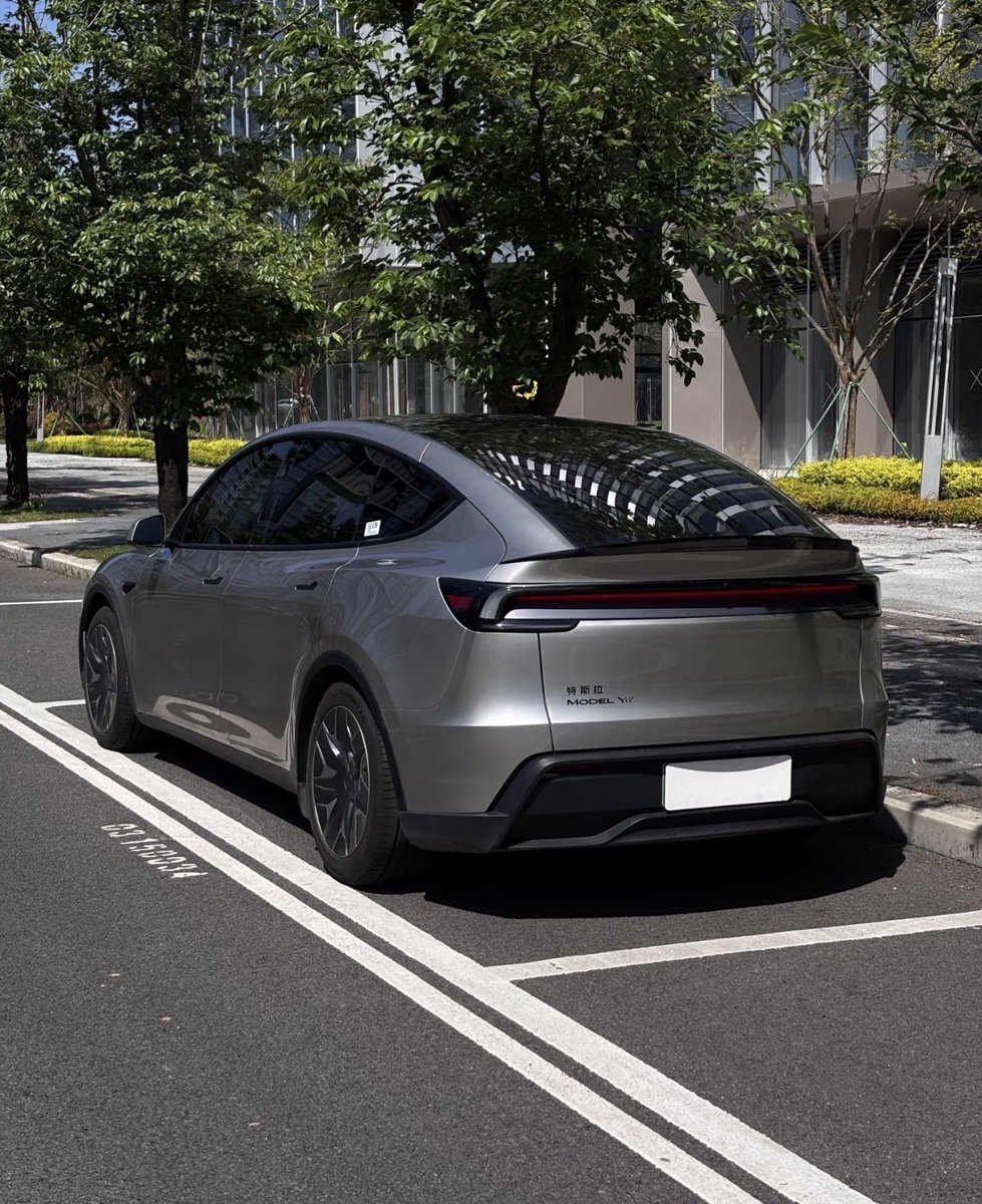 Tesla Model Y L: The Long-Wheelbase 6-Seater Explained