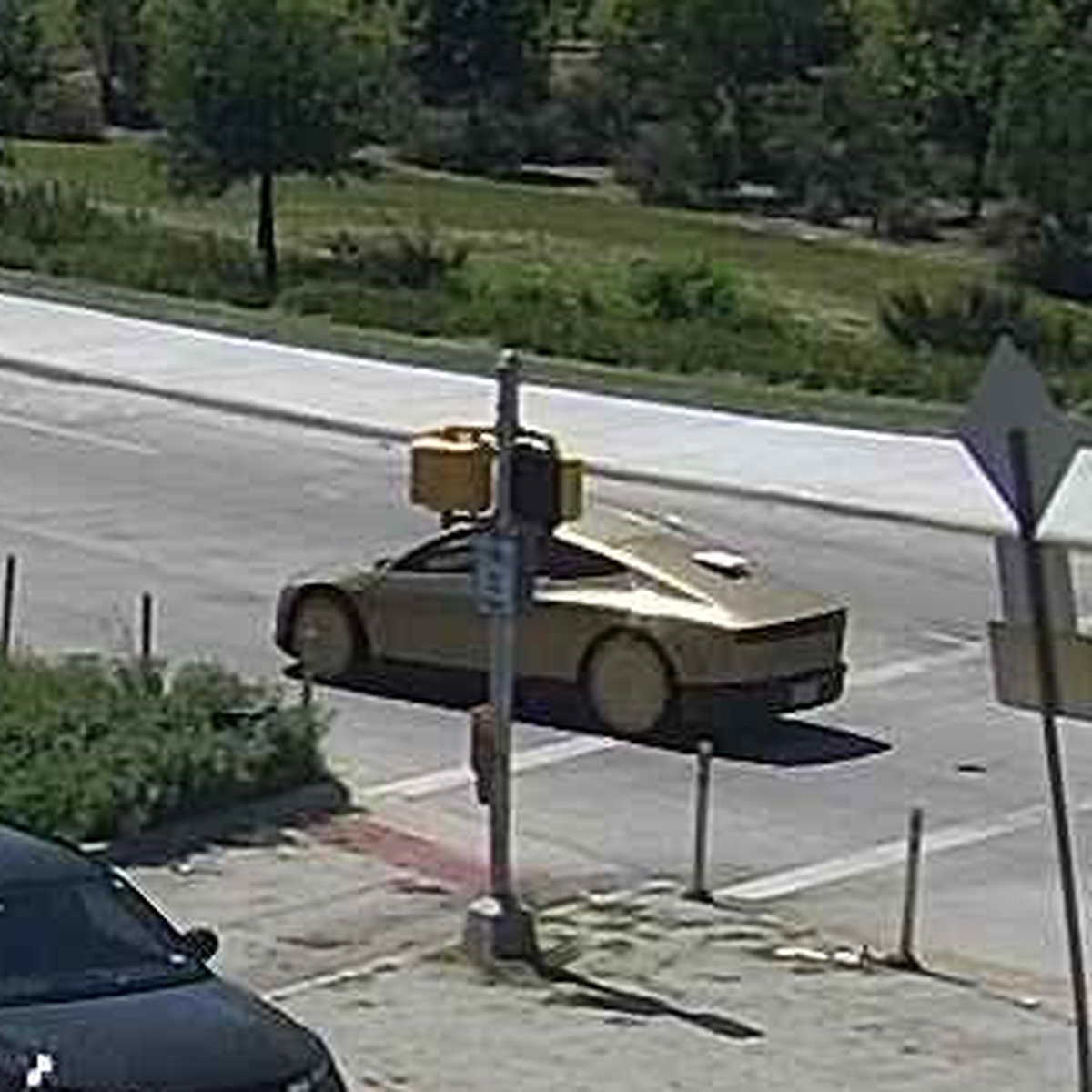 Cybercab Prototype Spotted With Starlink Mini Mounted on Rear