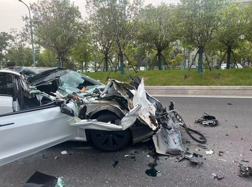 Tesla Model 3 Survives Severe Truck Crash: What Saved the Occupants