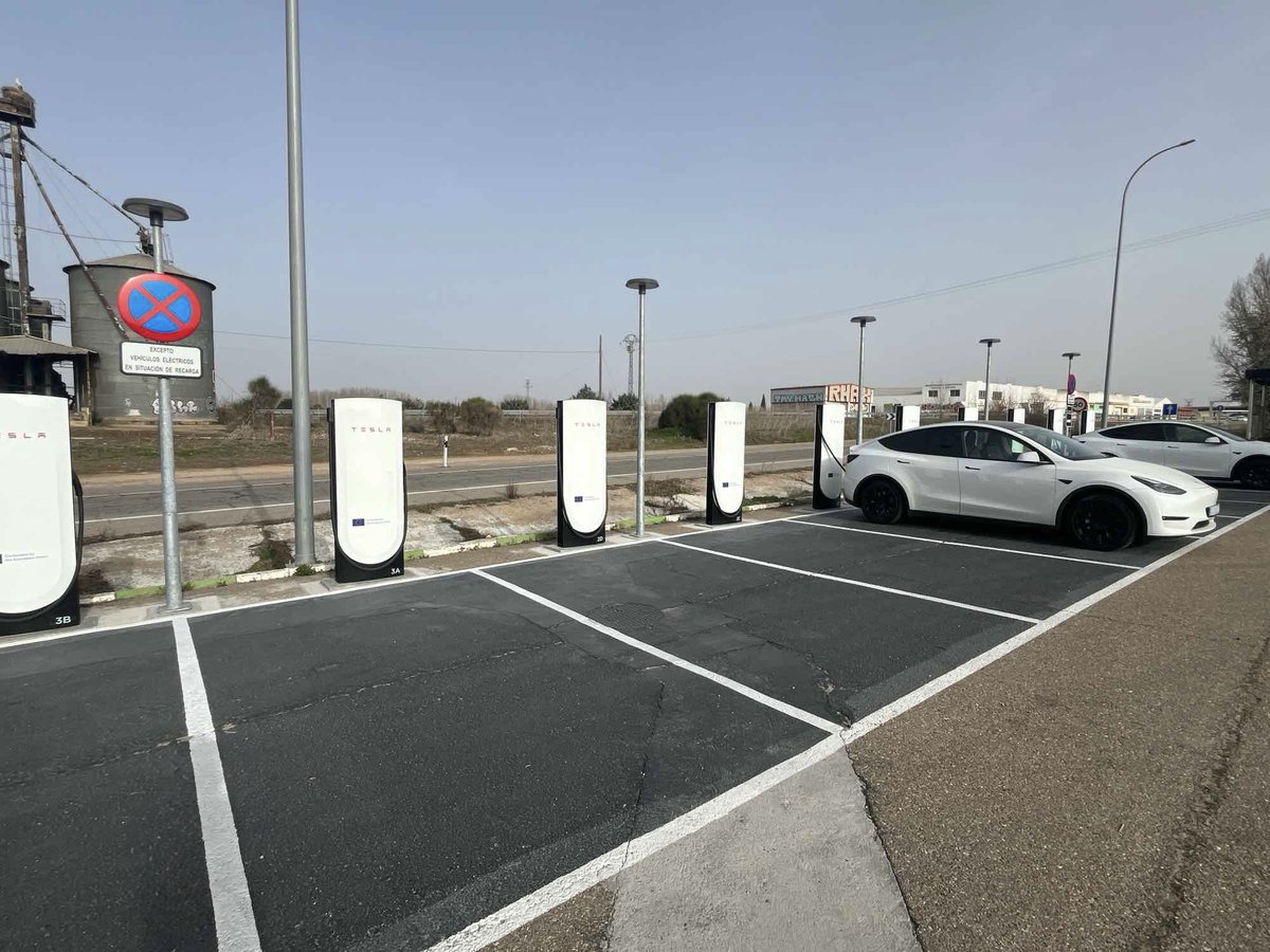 Tesla Opens New 10-Stall Supercharger in Lerma, Spain